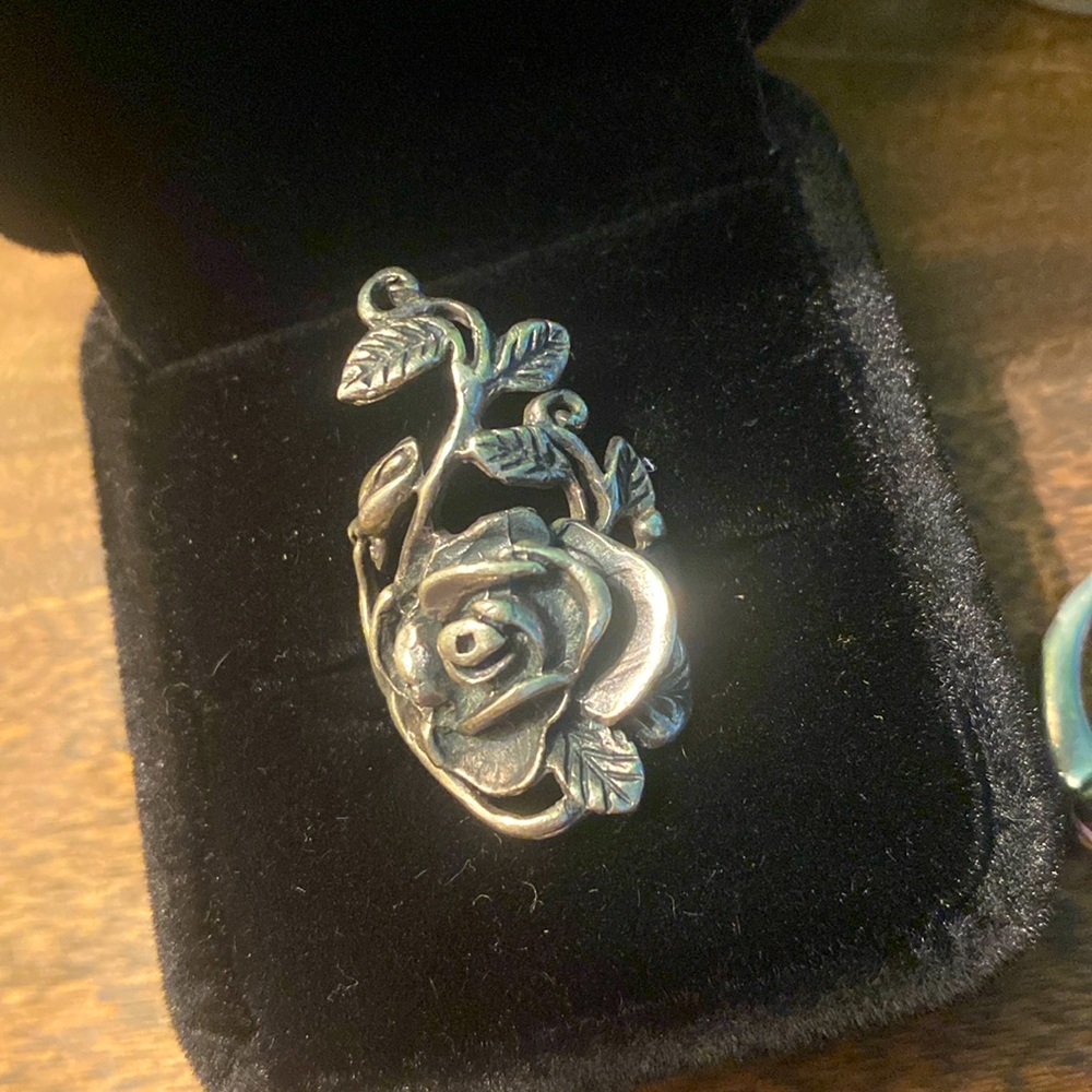 Rose silver ring